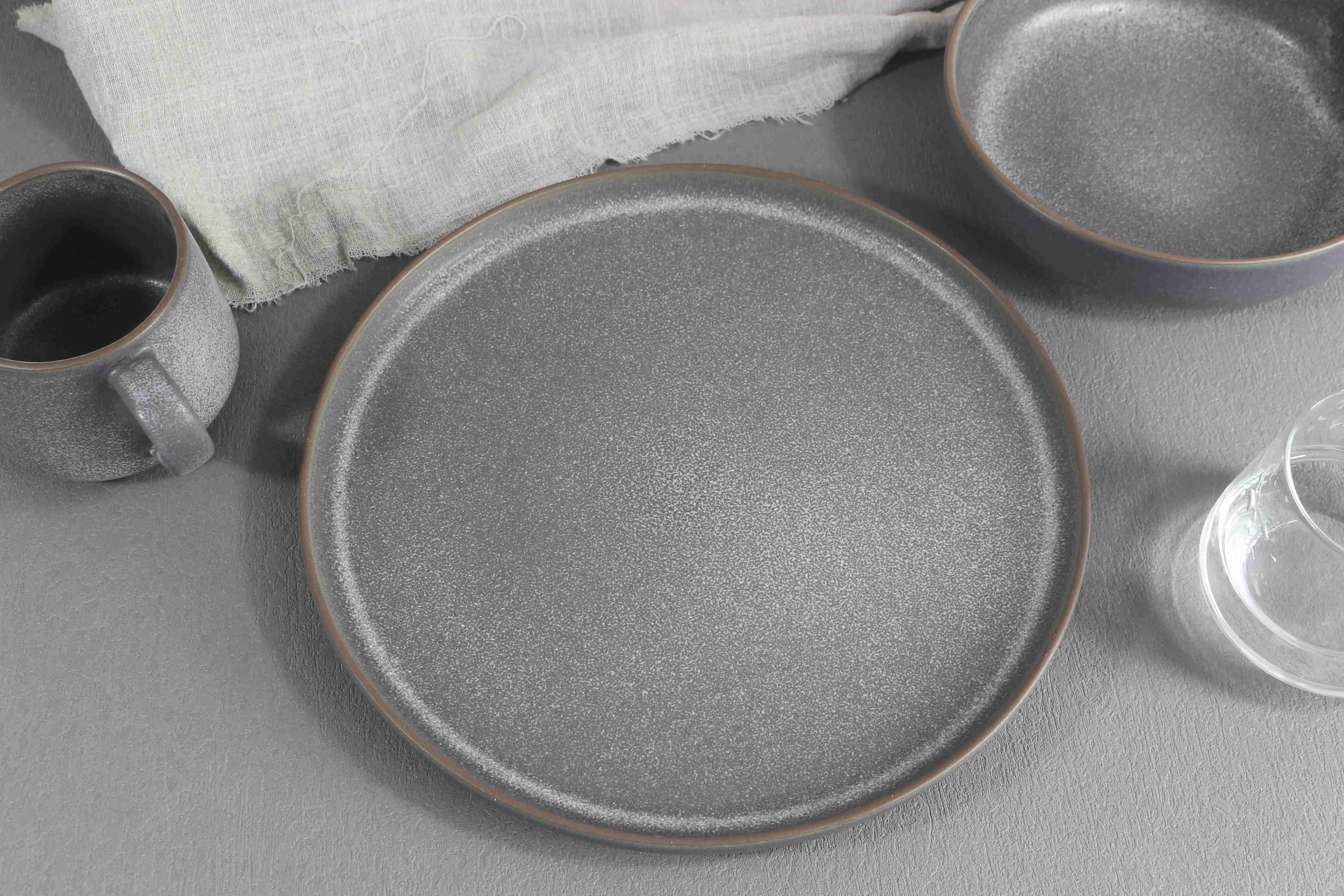 ceramic table ware