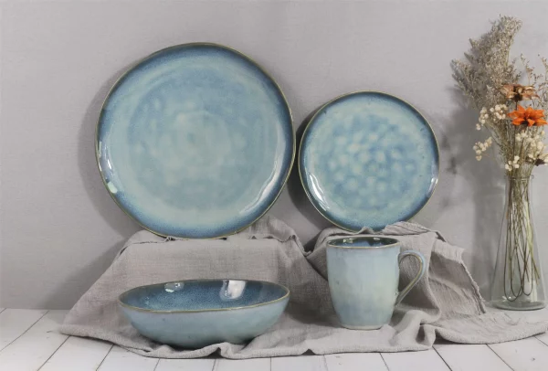 Wathet reactive glaze in stoneware（1）