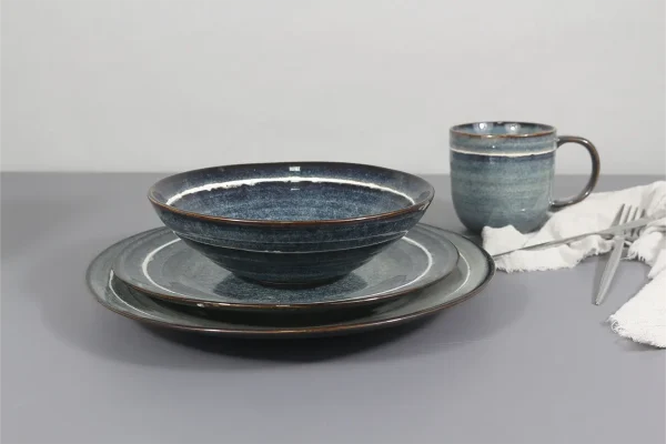 Glossy 16 pieces dinnerware