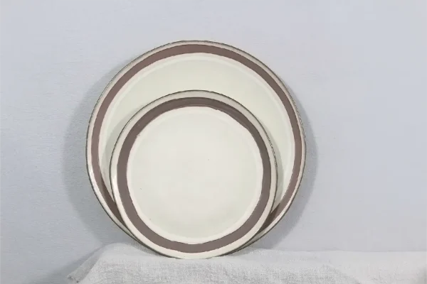 Antique glaze in raw Color clay tableware