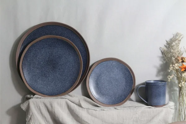 Color clay dinnerware in double reactive glaze