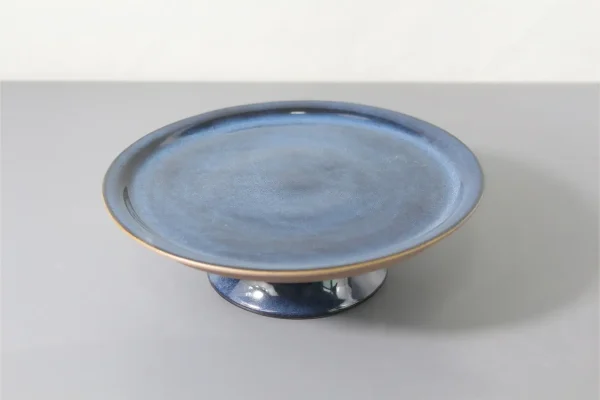 Rustic color clay cake holder