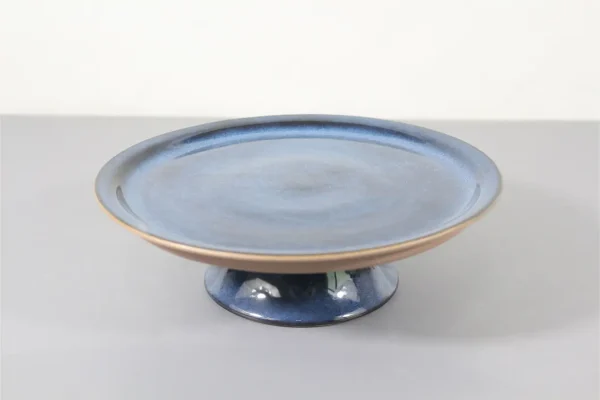 Rustic color clay cake holder