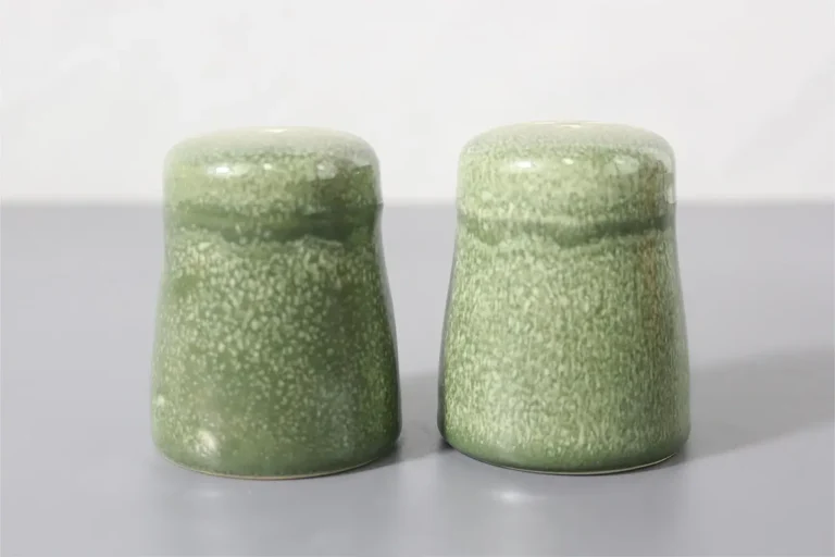 Pepper & salt in glossy reactive glaze