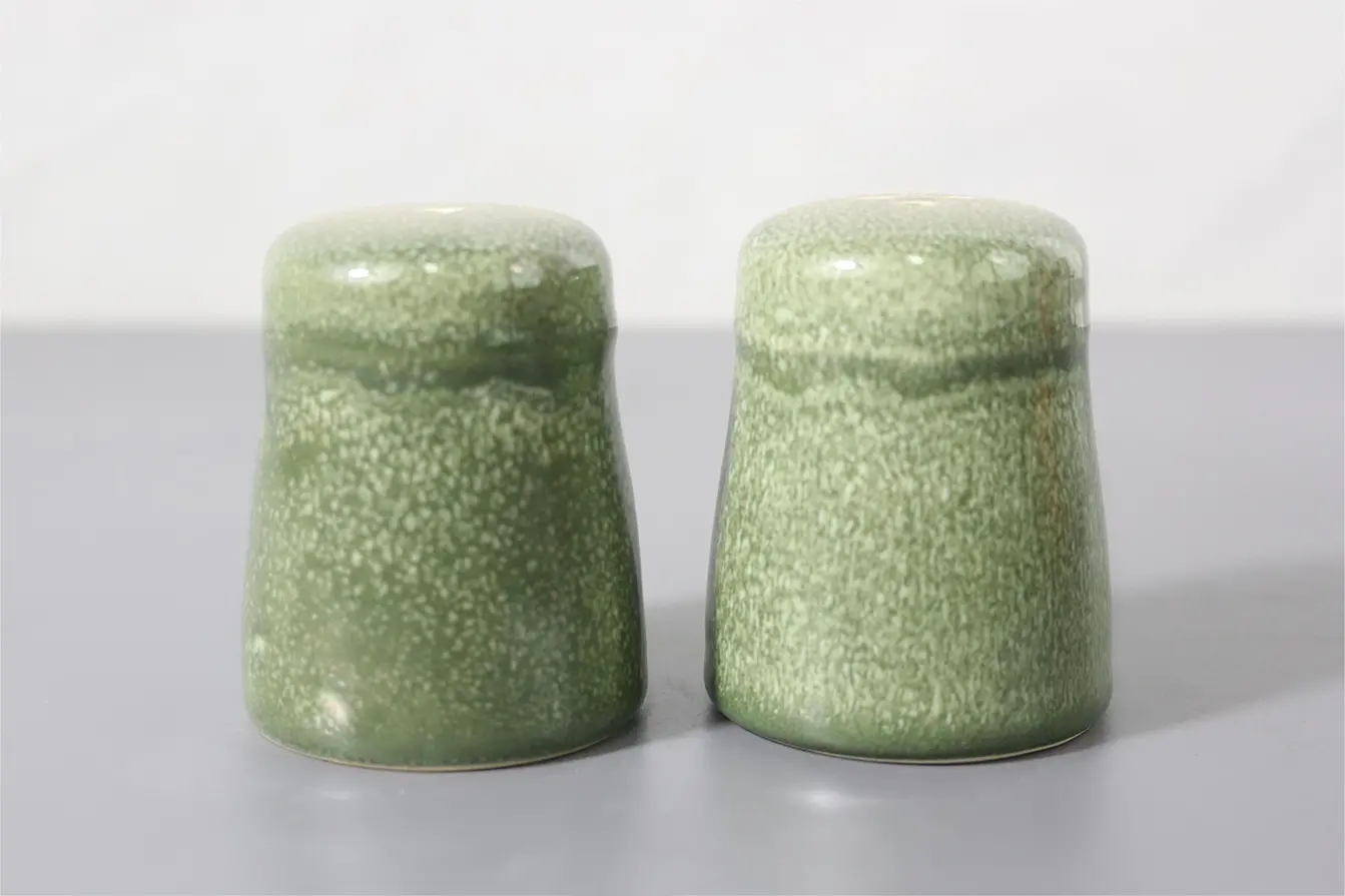 Pepper & salt in glossy reactive glaze