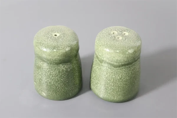 Pepper & salt in glossy reactive glaze
