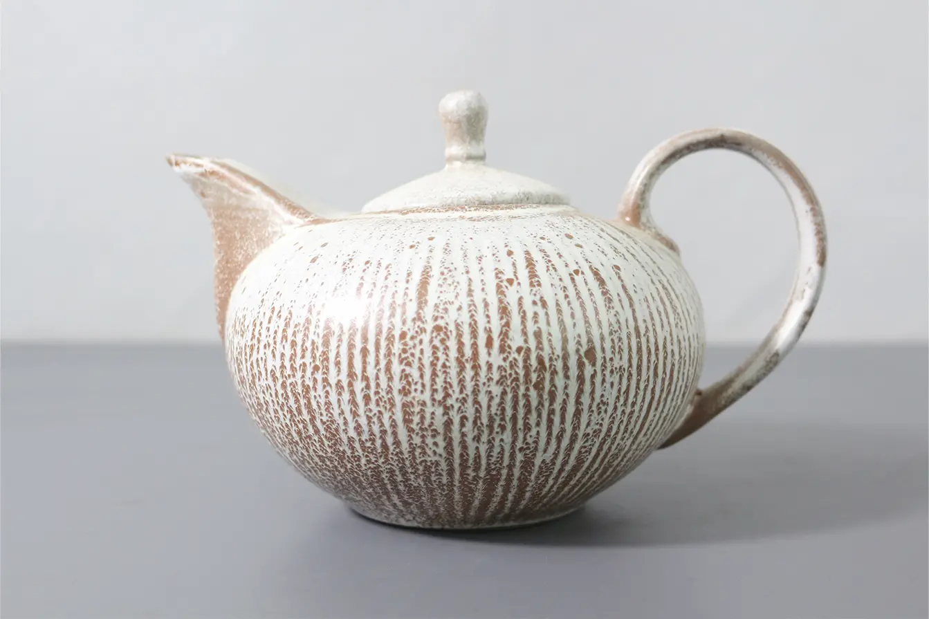 Tea pot in reactive glaze