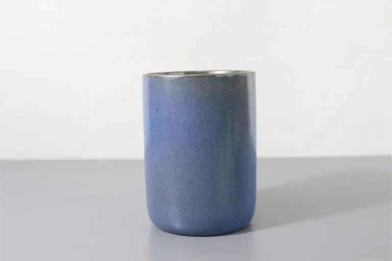 Utensil holder in reactive glaze