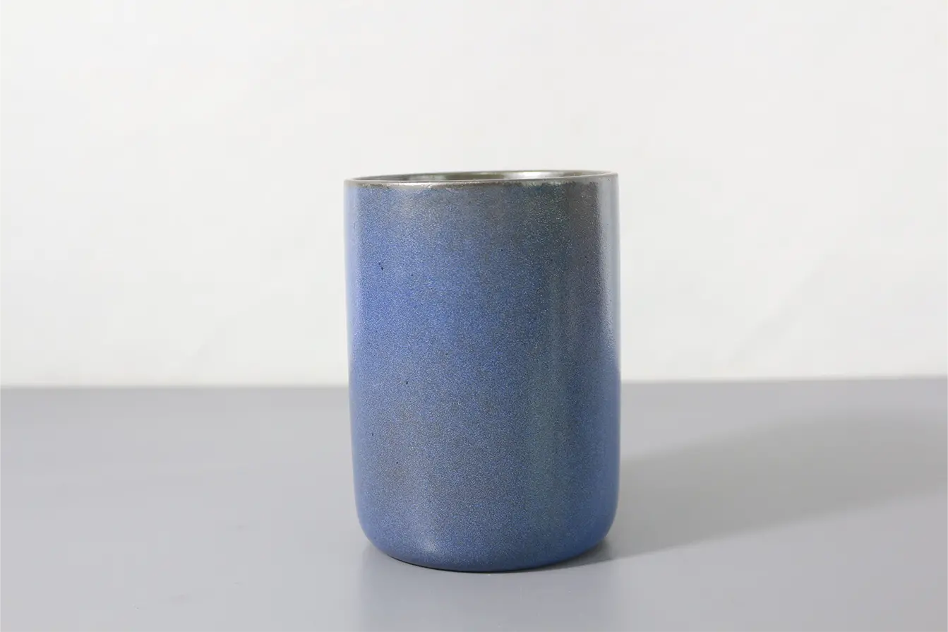 Utensil holder in reactive glaze