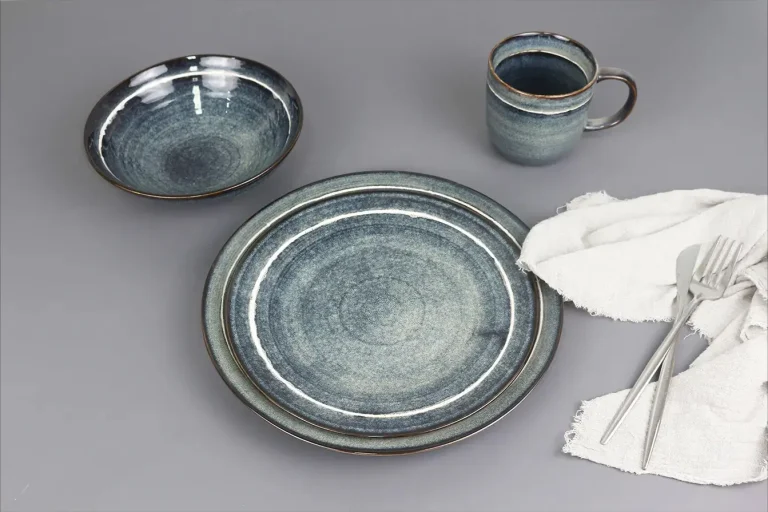 Glossy 16 pieces dinnerware