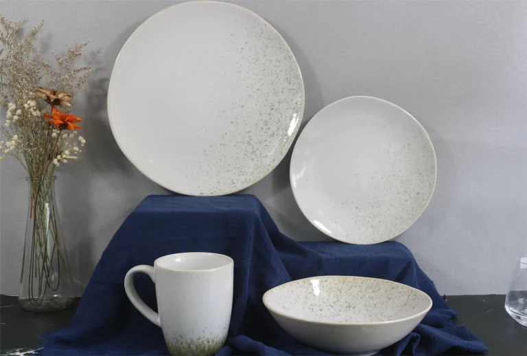 White reactive glaze in 16pcs stoneware set（1）