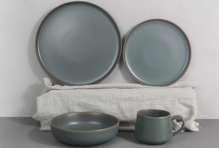 Matt green reactive glaze in stoneware(1)