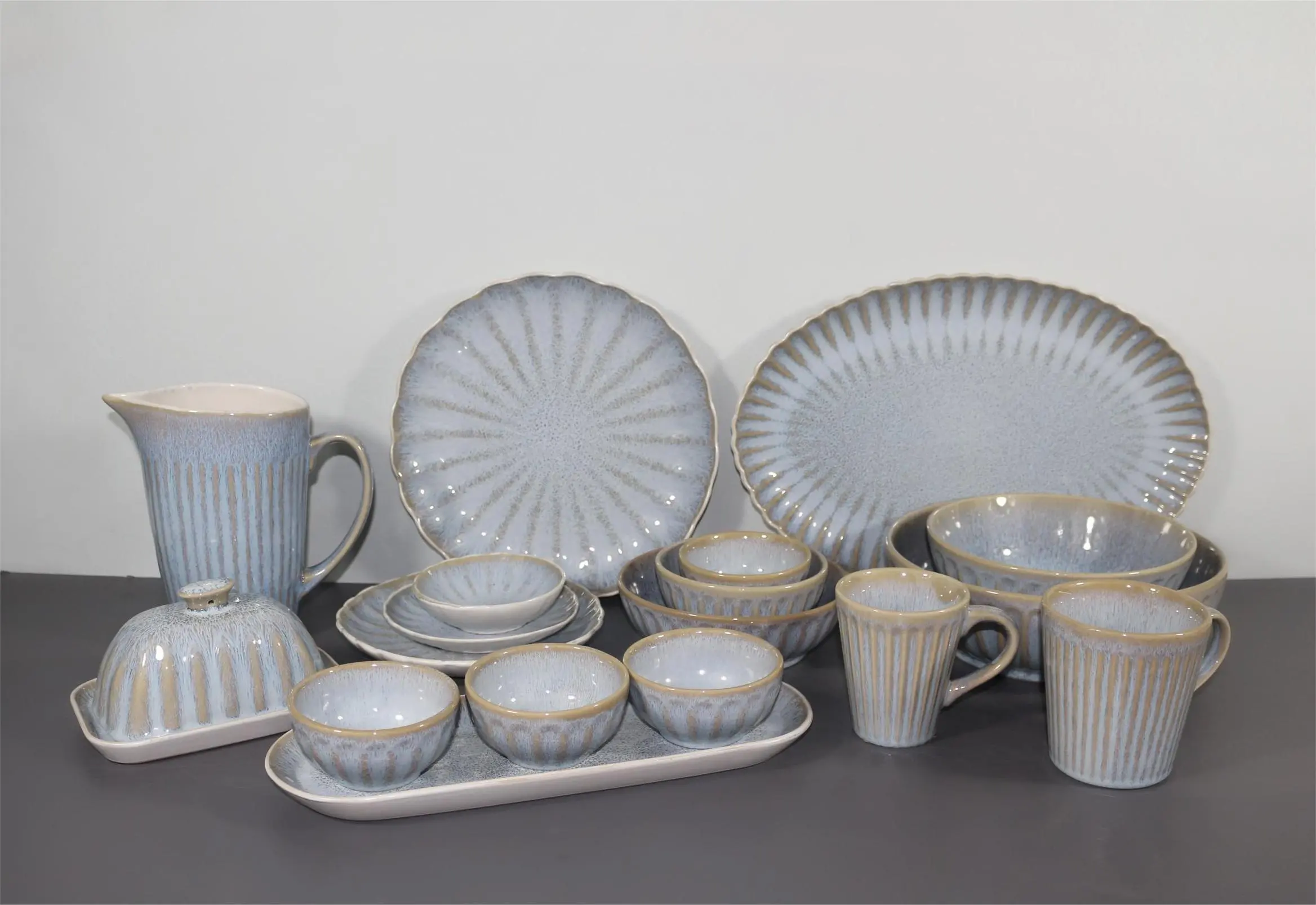Glossy dual layer reative glaze on stoneware set(1)